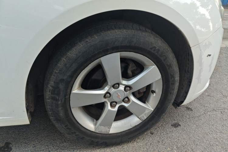 Used Chevrolet Cruze 2013 Hatchback 1.6L Manual Luxury Model Right Front Wheel Hub