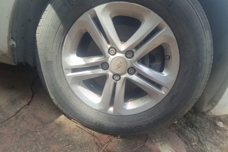 Used Chevrolet Cruze 2013 1.6L SL MT Right Front Wheel Hub