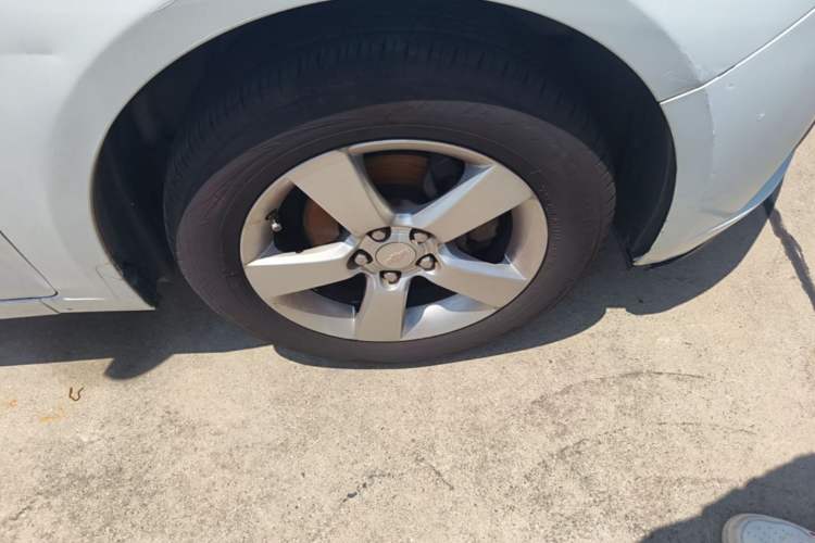 Used Chevrolet Cruze 2013 Hatchback 1.6L Automatic Luxury Model Right Front Wheel Hub