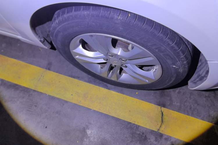 Used Chevrolet Cruze 2013 Hatchback 1.6L Manual Luxury Model Right Front Wheel Hub