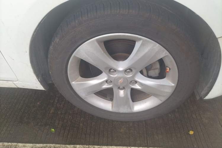Used Chevrolet Cruze 2013 Hatchback 1.6T Automatic Flagship Model Right Front Wheel Hub