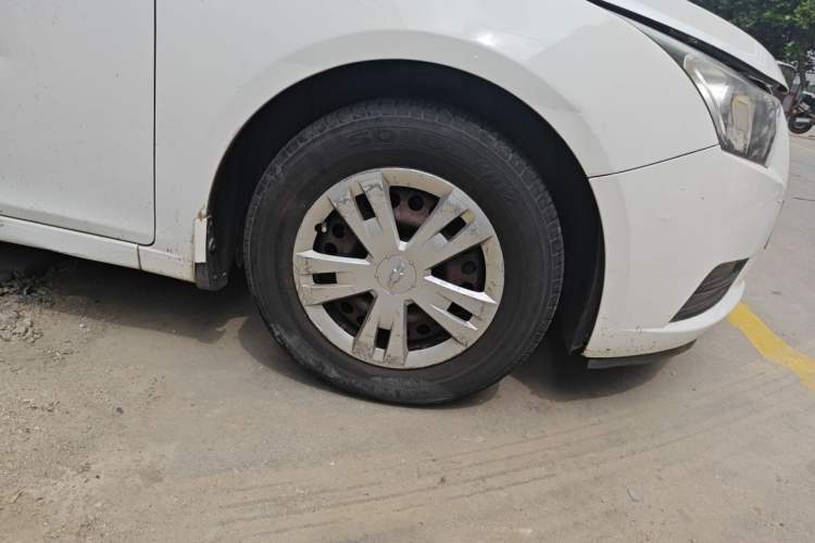 Used Chevrolet Cruze 2013 1.6L SL MT Right Front Wheel Hub