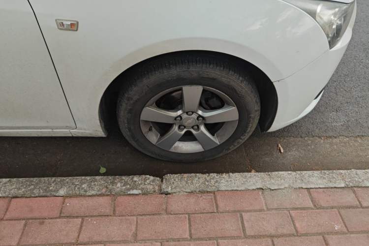 Used Chevrolet Cruze 2013 1.6L SE MT Right Front Wheel Hub