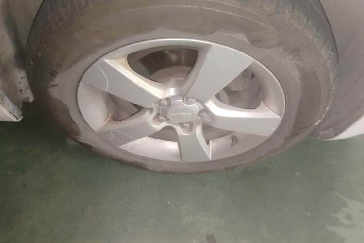 Used Chevrolet Cruze 2013 Hatchback 1.6L Automatic Luxury Model Right Front Wheel Hub