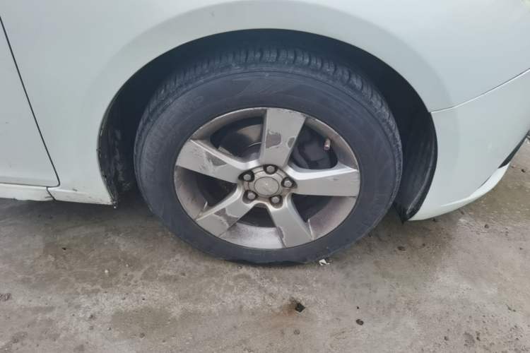 Used Chevrolet Cruze 2013 Hatchback 1.6L Manual Luxury Model Right Front Wheel Hub