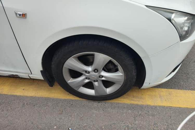 Used Chevrolet Cruze 2013 Hatchback 1.6T Automatic Flagship Model Right Front Wheel Hub