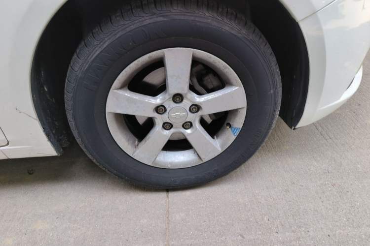 Used Chevrolet Cruze 2013 1.6L SL MT Right Front Wheel Hub