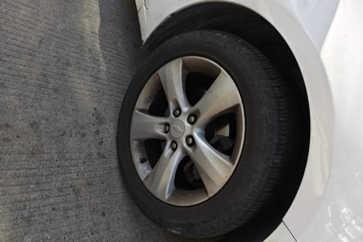 Used Chevrolet Cruze 2013 Hatchback 1.6T Automatic Flagship Model Right Front Wheel Hub