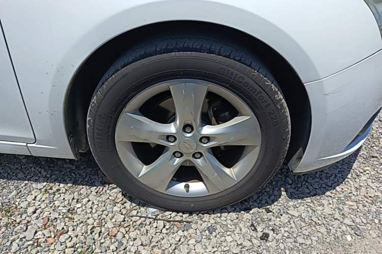 Used Chevrolet Cruze 2013 Hatchback 1.6T Automatic Flagship Model Right Front Wheel Hub