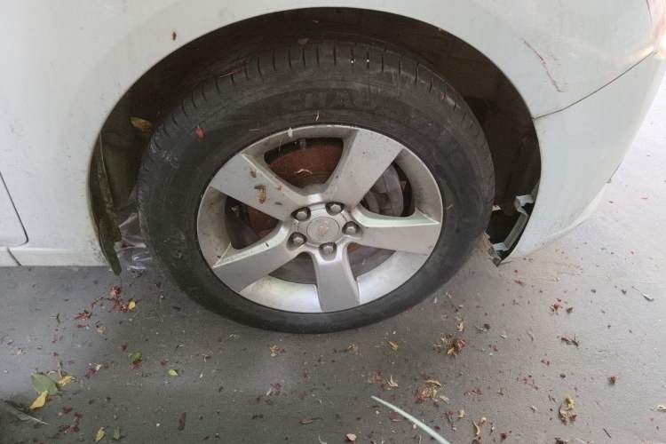 Used Chevrolet Cruze 2013 1.6L SE MT Right Front Wheel Hub