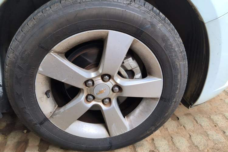 Used Chevrolet Cruze 2013 Hatchback 1.6L Automatic Luxury Model Right Front Wheel Hub