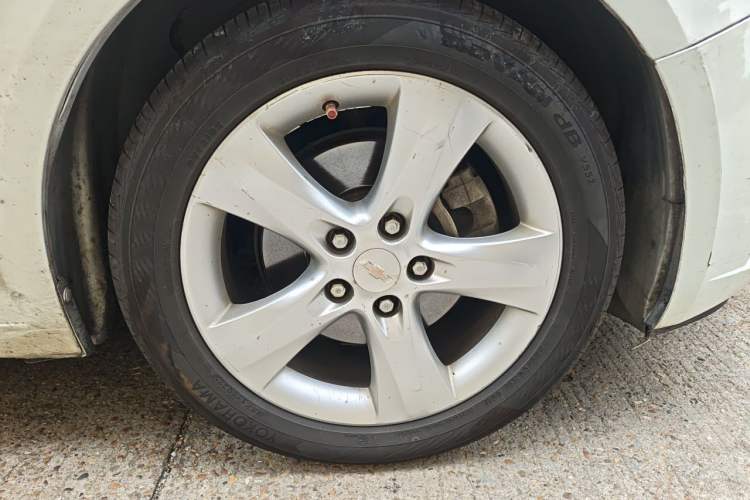 Used Chevrolet Cruze 2013 Hatchback 1.6T Automatic Flagship Model Right Front Wheel Hub