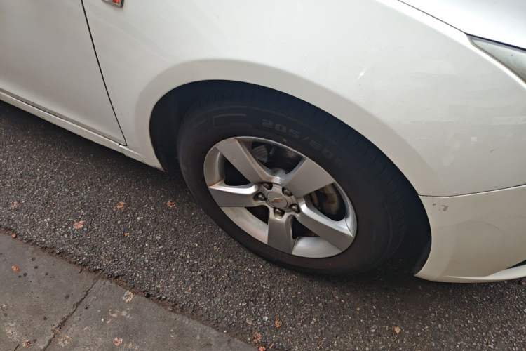 Used Chevrolet Cruze 2013 1.6L SE MT Right Front Wheel Hub