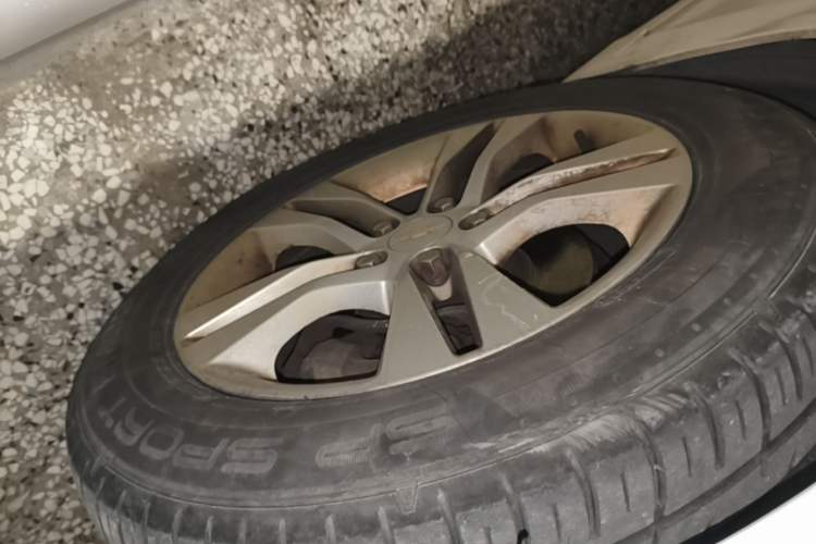 Used Chevrolet Cruze 2013 Hatchback 1.6L Manual Luxury Model Right Front Wheel Hub