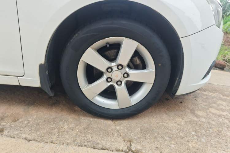 Used Chevrolet Cruze 2013 Hatchback 1.6L Automatic Luxury Model Right Front Wheel Hub