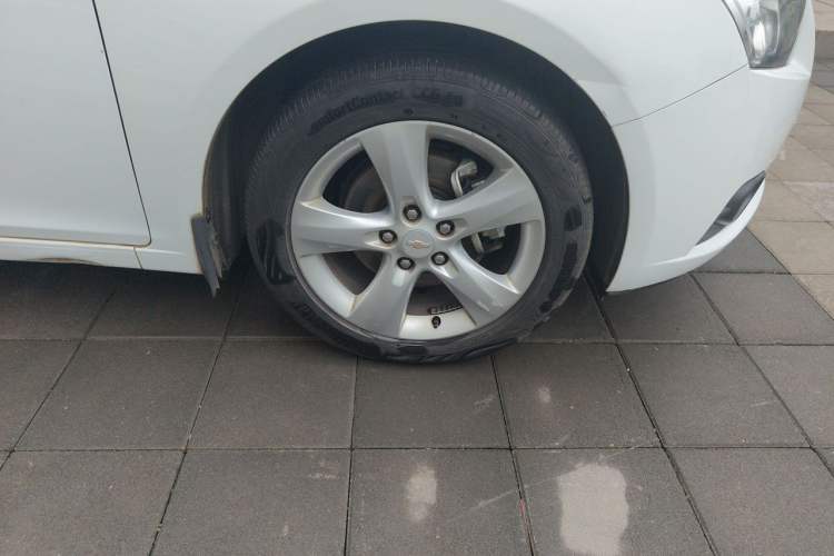 Used Chevrolet Cruze 2013 Hatchback 1.6T Automatic Flagship Model Right Front Wheel Hub