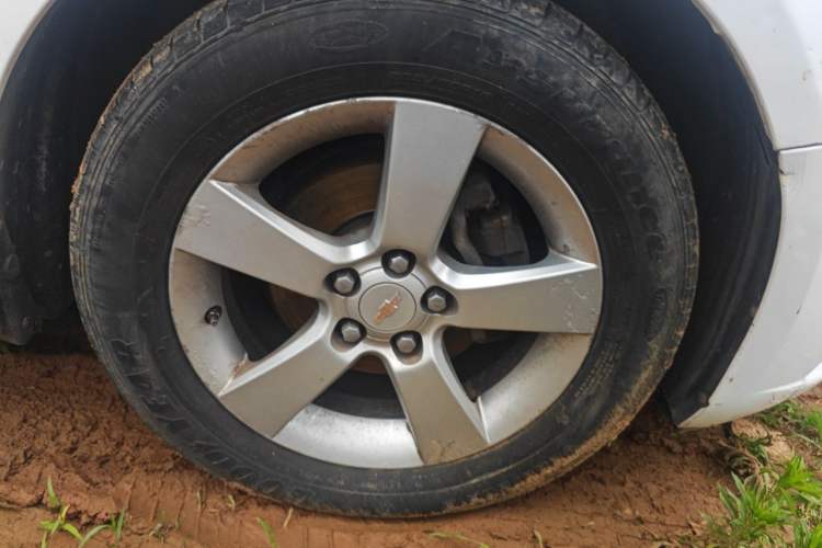 Used Chevrolet Cruze 2013 Hatchback 1.6L Manual Luxury Model Right Front Wheel Hub