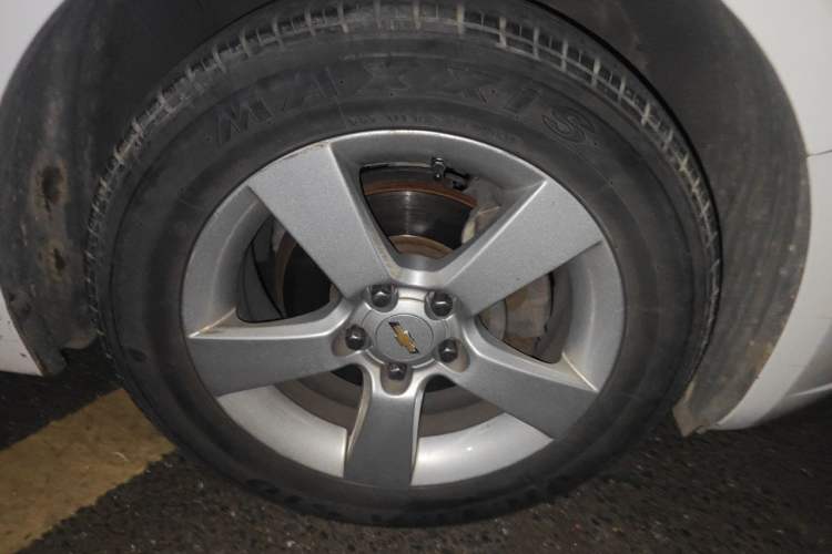 Used Chevrolet Cruze 2013 1.6L SE MT Right Front Wheel Hub
