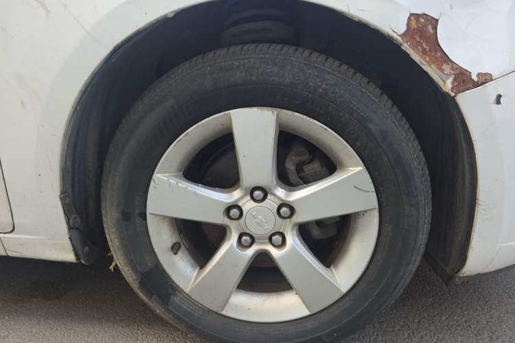 Used Chevrolet Cruze 2013 1.6L SL Grand Edition Manual Transmission Right Front Wheel Hub