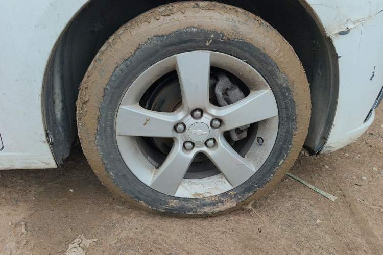 Used Chevrolet Cruze 2013 Hatchback 1.6L Automatic Luxury Model Right Front Wheel Hub