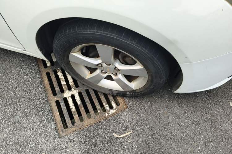 Used Chevrolet Cruze 2013 1.6L SE MT Right Front Wheel Hub