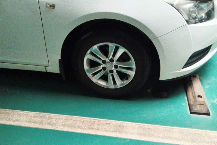 Used Chevrolet Cruze 2013 1.6L SL MT Right Front Wheel Hub