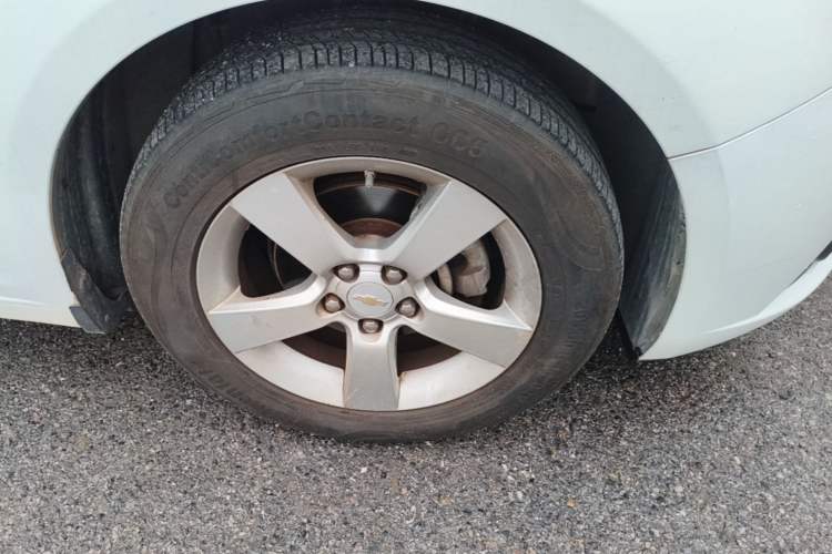 Used Chevrolet Cruze 2013 Hatchback 1.6L Automatic Luxury Model Right Front Wheel Hub