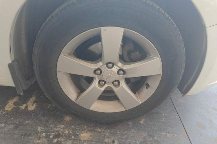 Used Chevrolet Cruze 2013 Hatchback 1.6L Automatic Luxury Model Right Front Wheel Hub