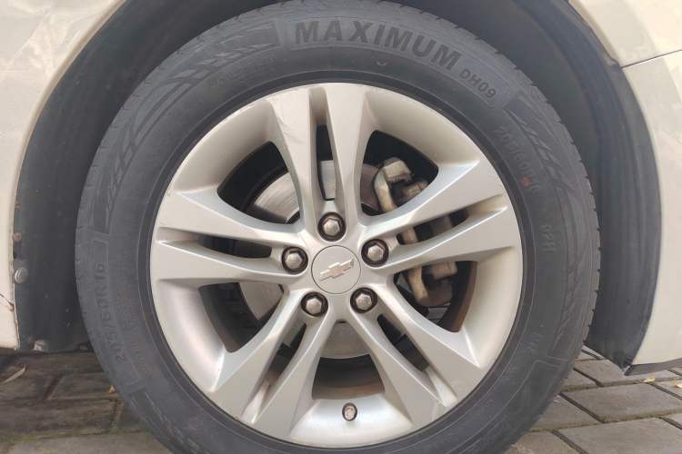 Used Chevrolet Cruze 2013 Hatchback 1.6L Automatic Luxury Model Right Front Wheel Hub