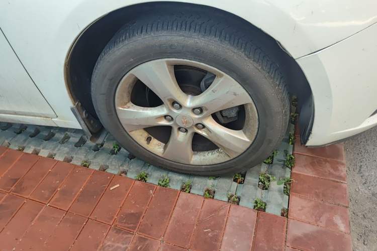 Used Chevrolet Cruze 2013 Hatchback 1.6T Automatic Flagship Model Right Front Wheel Hub