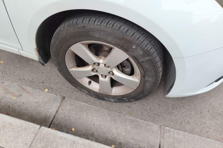 Used Chevrolet Cruze 2013 1.8L SE AT Right Front Wheel Hub