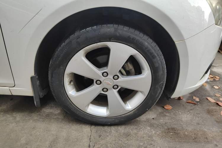 Used Chevrolet Cruze 2013 1.8L SX AT Right Front Wheel Hub