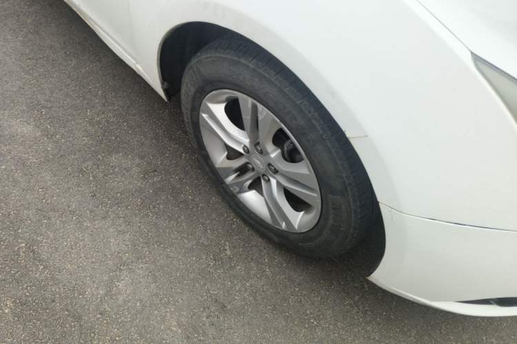 Used Chevrolet Cruze 2013 Hatchback 1.6L Manual Luxury Model Right Front Wheel Hub