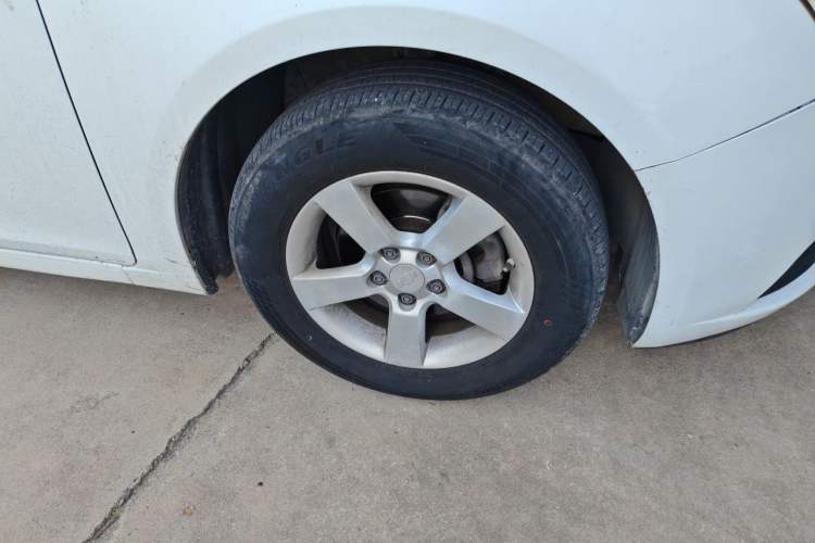 Used Chevrolet Cruze 2013 1.6L SL MT Right Front Wheel Hub
