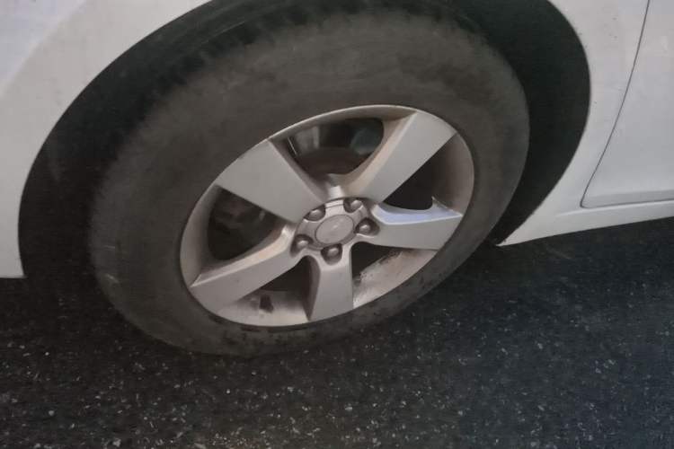 Used Chevrolet Cruze 2013 1.8L SE AT Right Front Wheel Hub