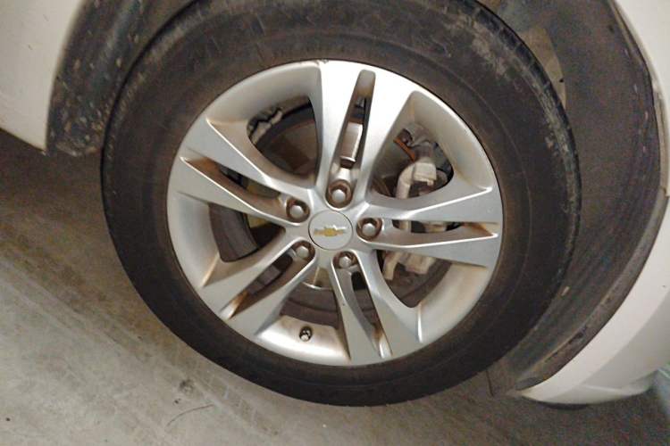 Used Chevrolet Cruze 2013 Hatchback 1.6L Automatic Luxury Model Right Front Wheel Hub