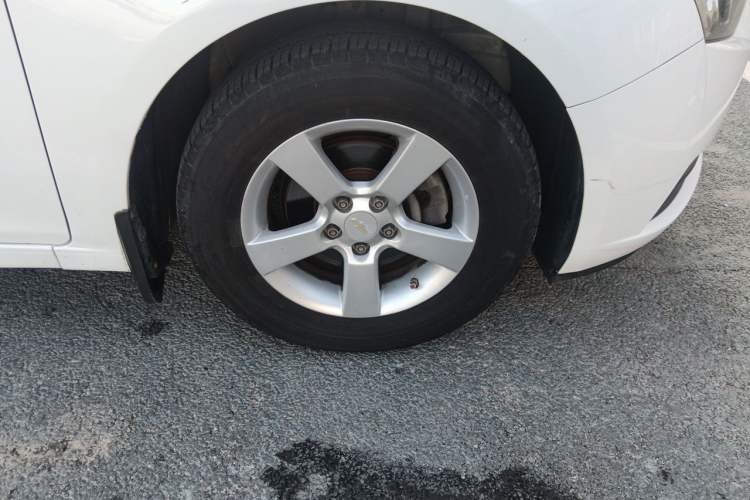 Used Chevrolet Cruze 2013 1.6L SL MT Right Front Wheel Hub