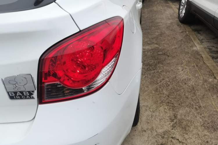 Used Chevrolet Cruze 2013 Hatchback 1.6L Manual Luxury Model Right Rear Taillight