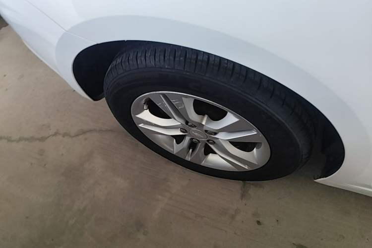 Used Chevrolet Cruze 2013 Hatchback 1.6L Automatic Luxury Model Right Rear Wheel Hub