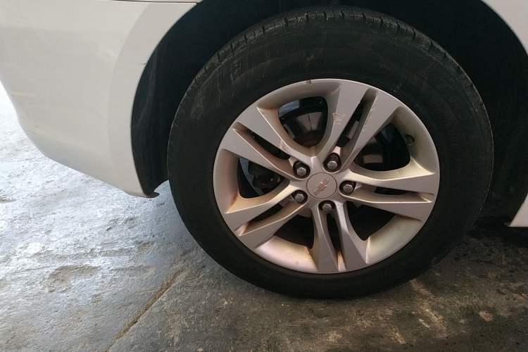 Used Chevrolet Cruze 2013 Hatchback 1.6L Manual Luxury Model Right Rear Wheel Hub