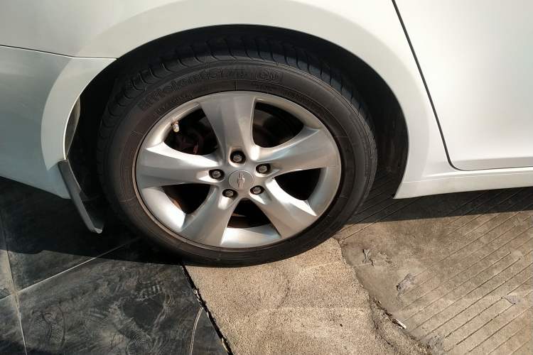 Used Chevrolet Cruze 2013 Hatchback 1.6T Automatic Flagship Model Right Rear Wheel Hub