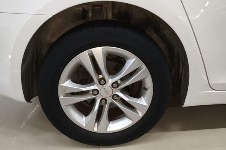 Used Chevrolet Cruze 2013 Hatchback 1.6L Manual Luxury Model Right Rear Wheel Hub
