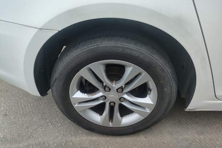 Used Chevrolet Cruze 2013 Hatchback 1.6L Automatic Luxury Model Right Rear Wheel Hub