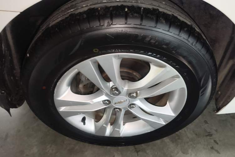Used Chevrolet Cruze 2013 Hatchback 1.6L Automatic Luxury Model Right Rear Wheel Hub