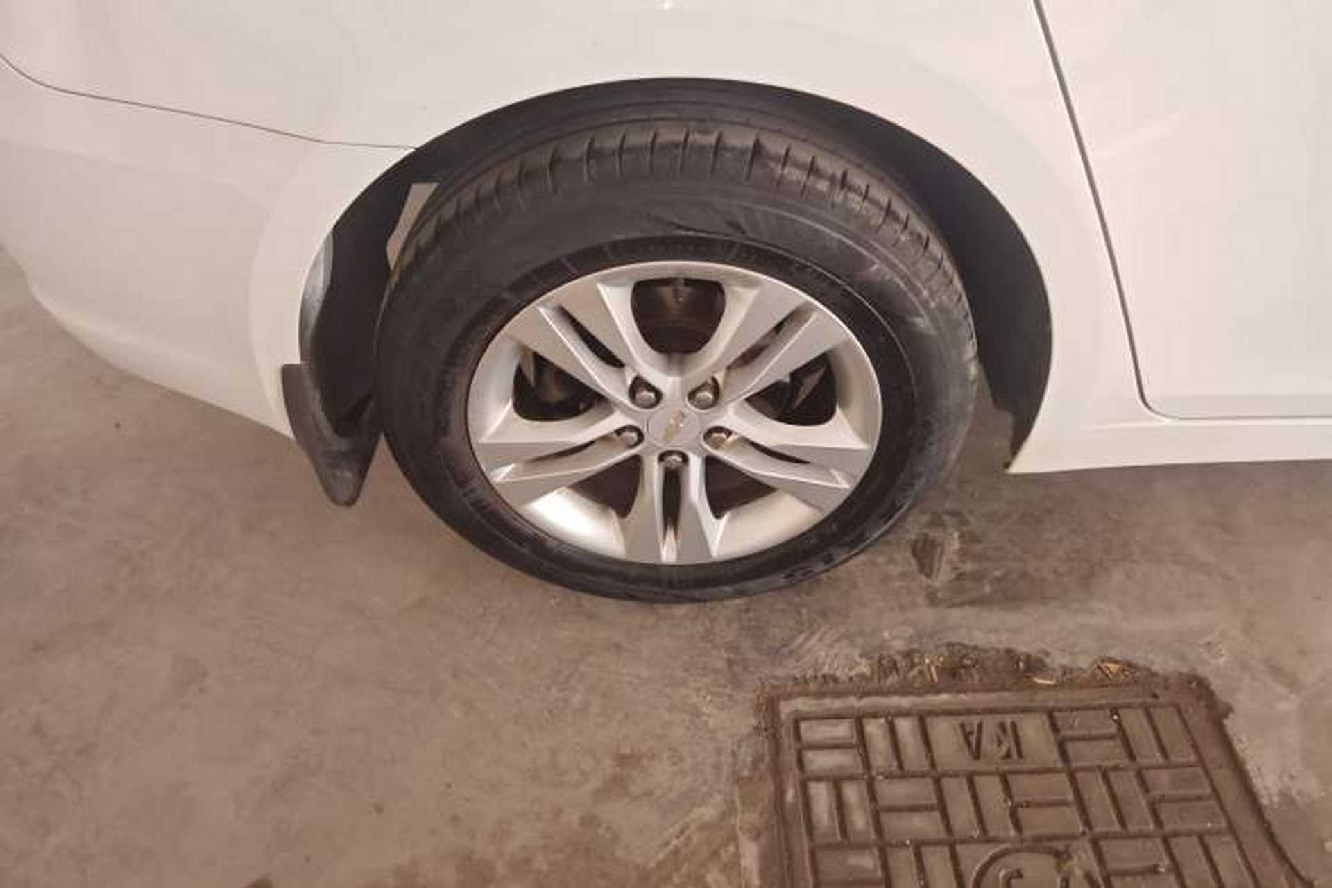Used Chevrolet Cruze 2013 Hatchback 1.6L Manual Luxury Model Right Rear Wheel Hub