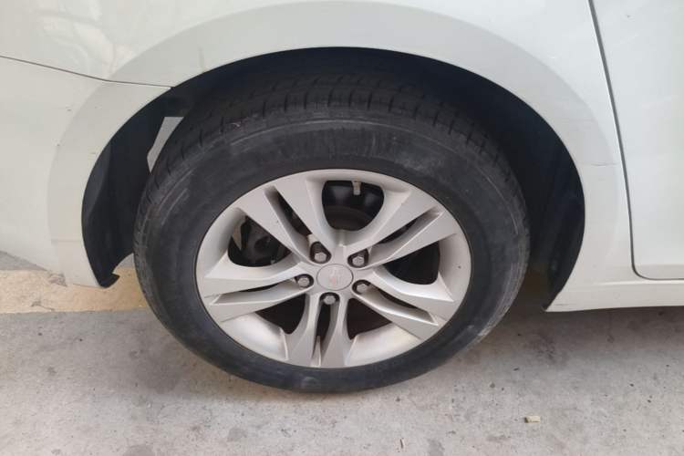 Used Chevrolet Cruze 2013 Hatchback 1.6L Automatic Luxury Model Right Rear Wheel Hub