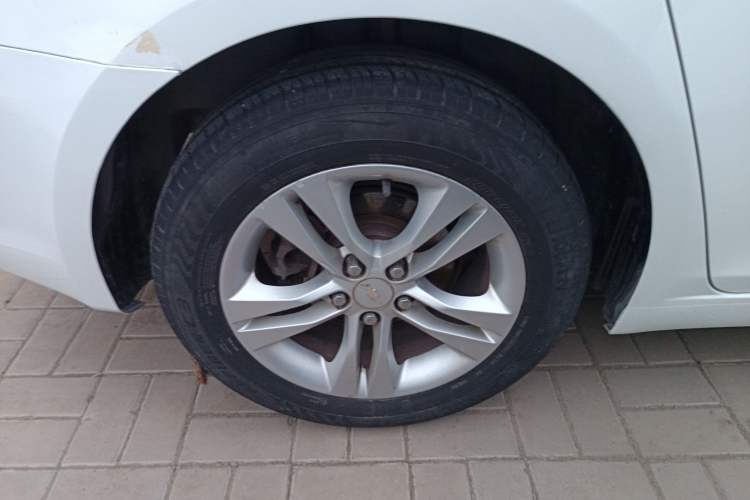 Used Chevrolet Cruze 2013 Hatchback 1.6L Automatic Luxury Model Right Rear Wheel Hub