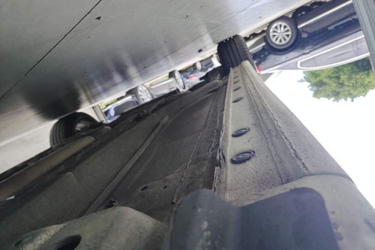 Used Chevrolet Cruze 2013 1.8L SE AT Right Side Sill