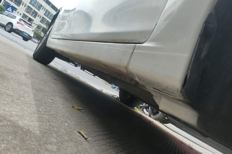 Used Chevrolet Cruze 2013 Hatchback 1.6L Automatic Luxury Model Right Side Sill