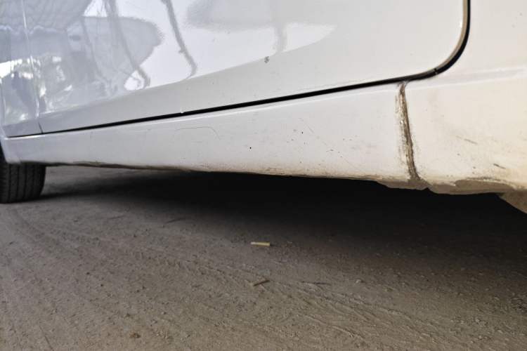 Used Chevrolet Cruze 2013 1.8L SE AT Right Side Sill